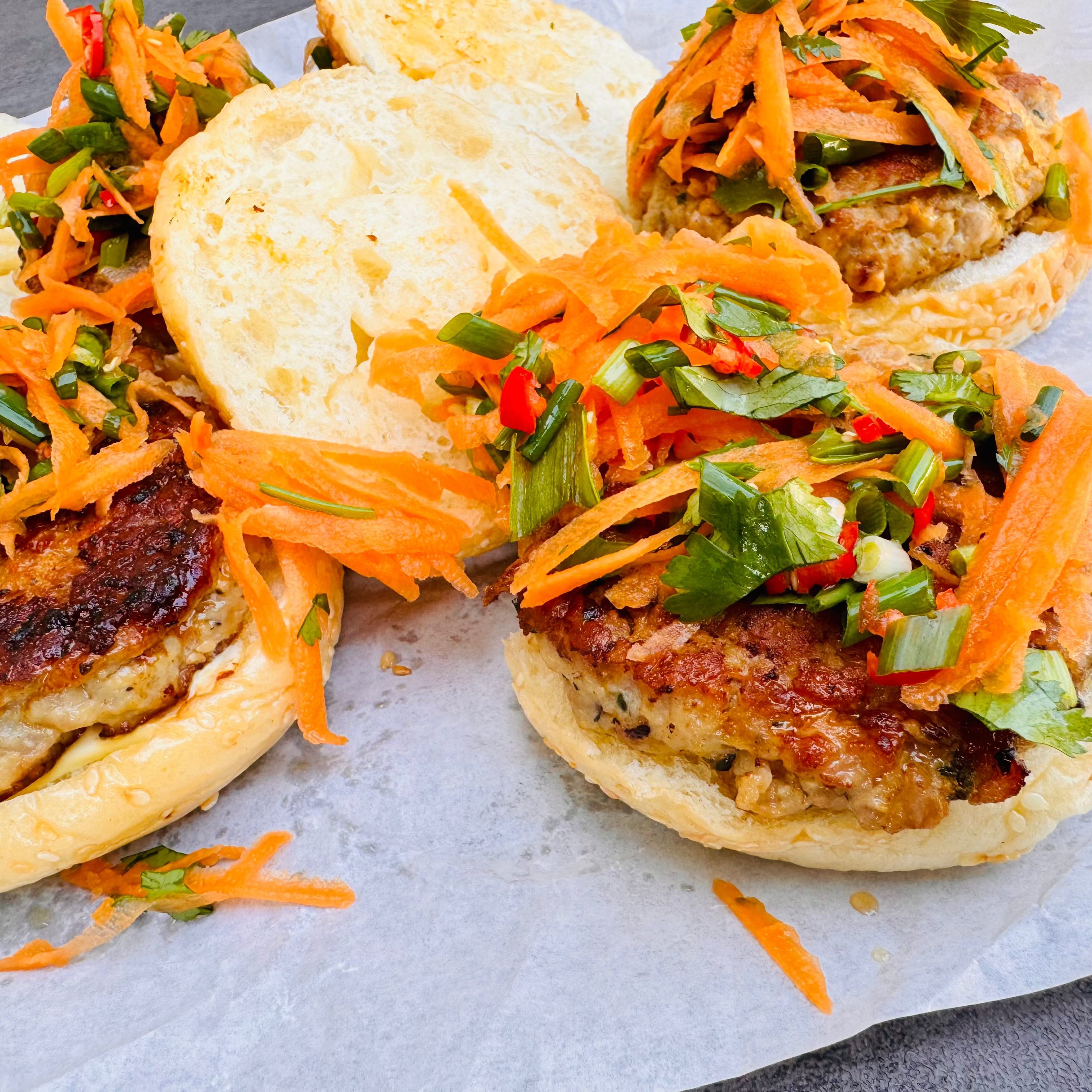 Coriander & Sweet Chilli Chicken Burgers
4 × 125g